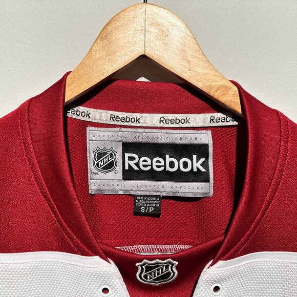 Vintage Reebok NHL Men's Small Phoenix Coyotes Hockey Players Jersey - Picture 3 of 6